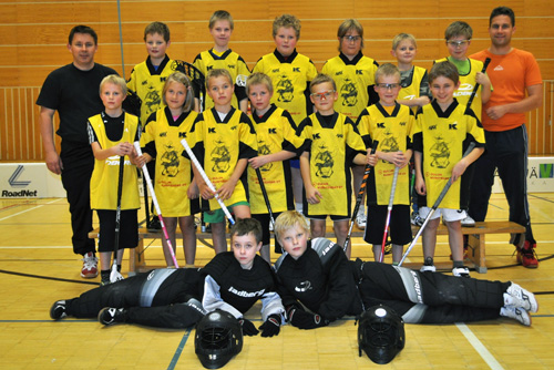Salibandykerhon joukkuepotretti syksyllä 2011